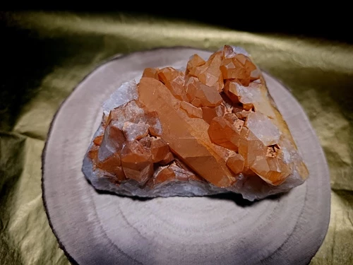 QUARTZ HEMATOIDE