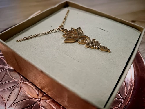 COLLIER UNALOME FLEUR DE LOTUS