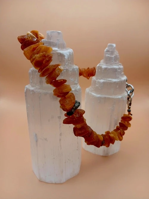 Collier Anti-Puces et Anti-Tiques en Ambre Naturel avec Chaîne – 25/30 cm