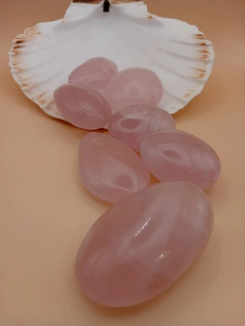 Galet en Quartz Rose – 53 g