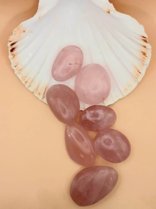Galet en Quartz Rose – 53 g
