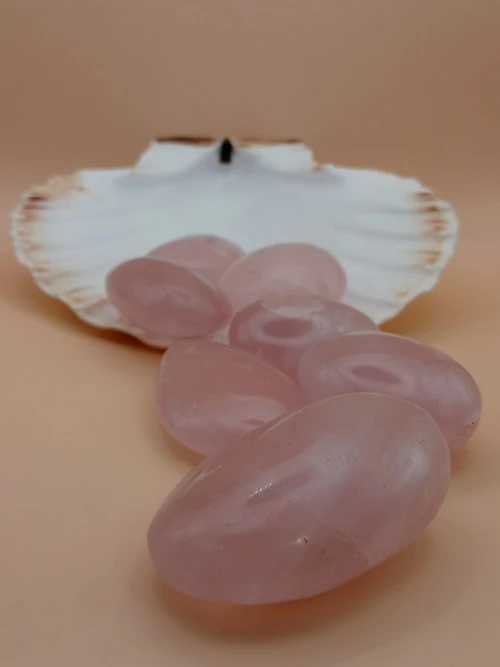 Galet en Quartz Rose – 53 g