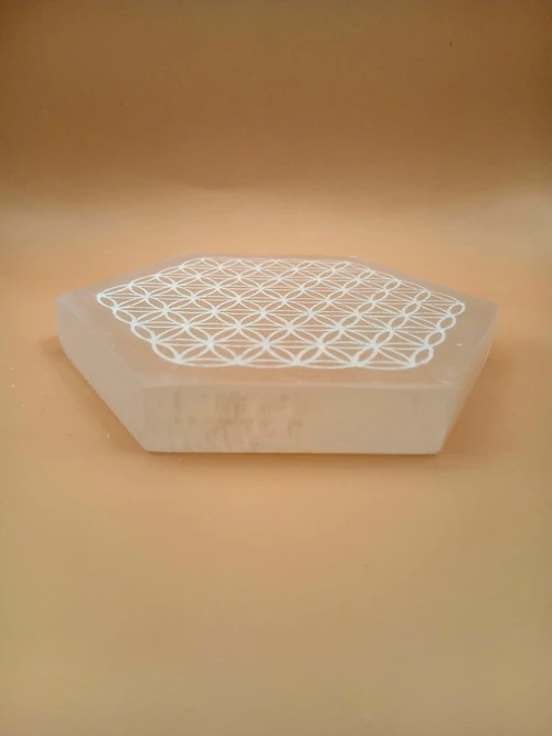 Palet Octogonal en Sélénite – Gravure Fleur de Vie