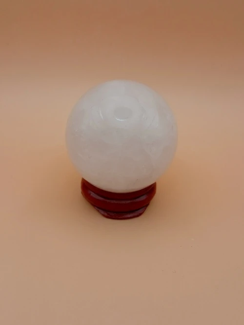 Petite Sphère en Cristal de Roche avec Socle en Bois