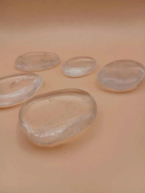 Galet Plat en Cristal de Roche