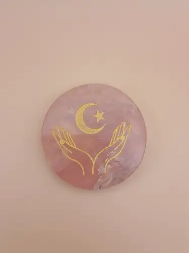 Palet en Quartz Rose Gravé – Main et Lune