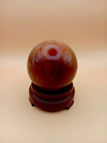 Sphère en Cornaline avec Socle en Bois