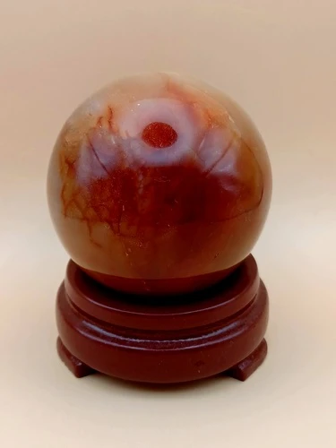 Sphère en Cornaline avec Socle en Bois