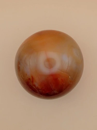 Sphère en Cornaline avec Socle en Bois