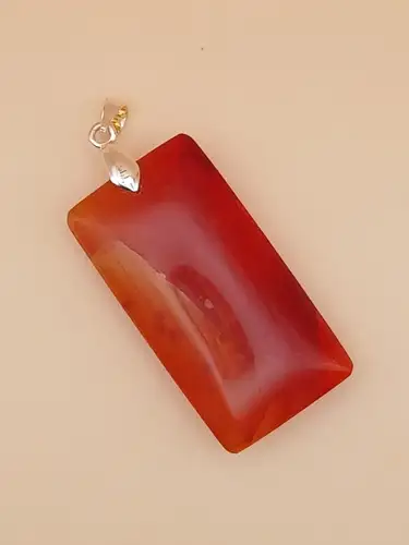 Pendentif Rectangle en Cornaline avec Chaîne en Cuir