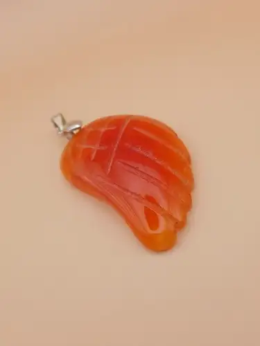 Pendentif Aile d’Ange en Cornaline avec Chaîne en Cuir