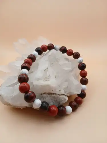 Bracelet en Howlite, Œil de Taureau & Jaspe Rouge – Force et Sérénité
