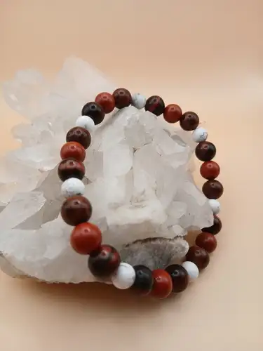 Bracelet en Howlite, Œil de Taureau & Jaspe Rouge – Force et Sérénité