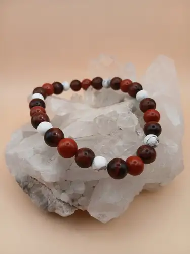 Bracelet en Howlite, Œil de Taureau & Jaspe Rouge – Force et Sérénité