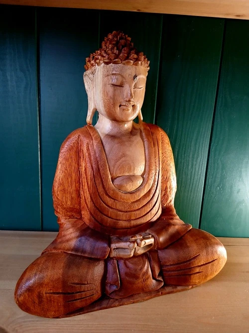 Statue de Bouddha en bois clair – Posture de méditation – 35 cm