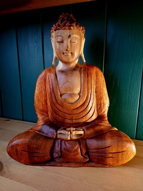 Statue de Bouddha en bois clair – Posture de méditation – 35 cm