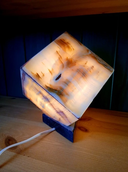 Lampe Cube en Onyx – Lumière Naturelle et Apaisante