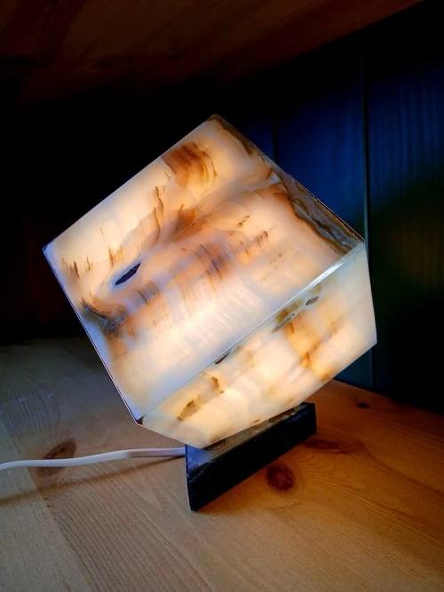 Lampe Cube en Onyx – Lumière Naturelle et Apaisante