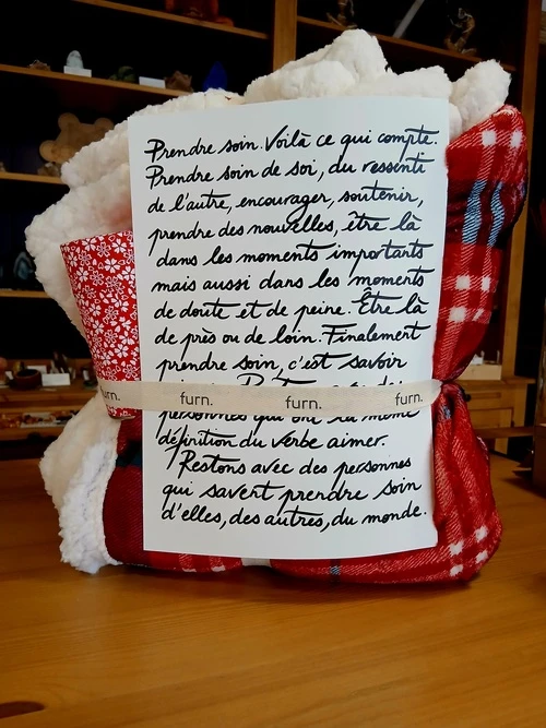 Coffret Cocooning – Plaid Effet Écossais, Boîte à Thé en Papier Japonais & Message de Guidance