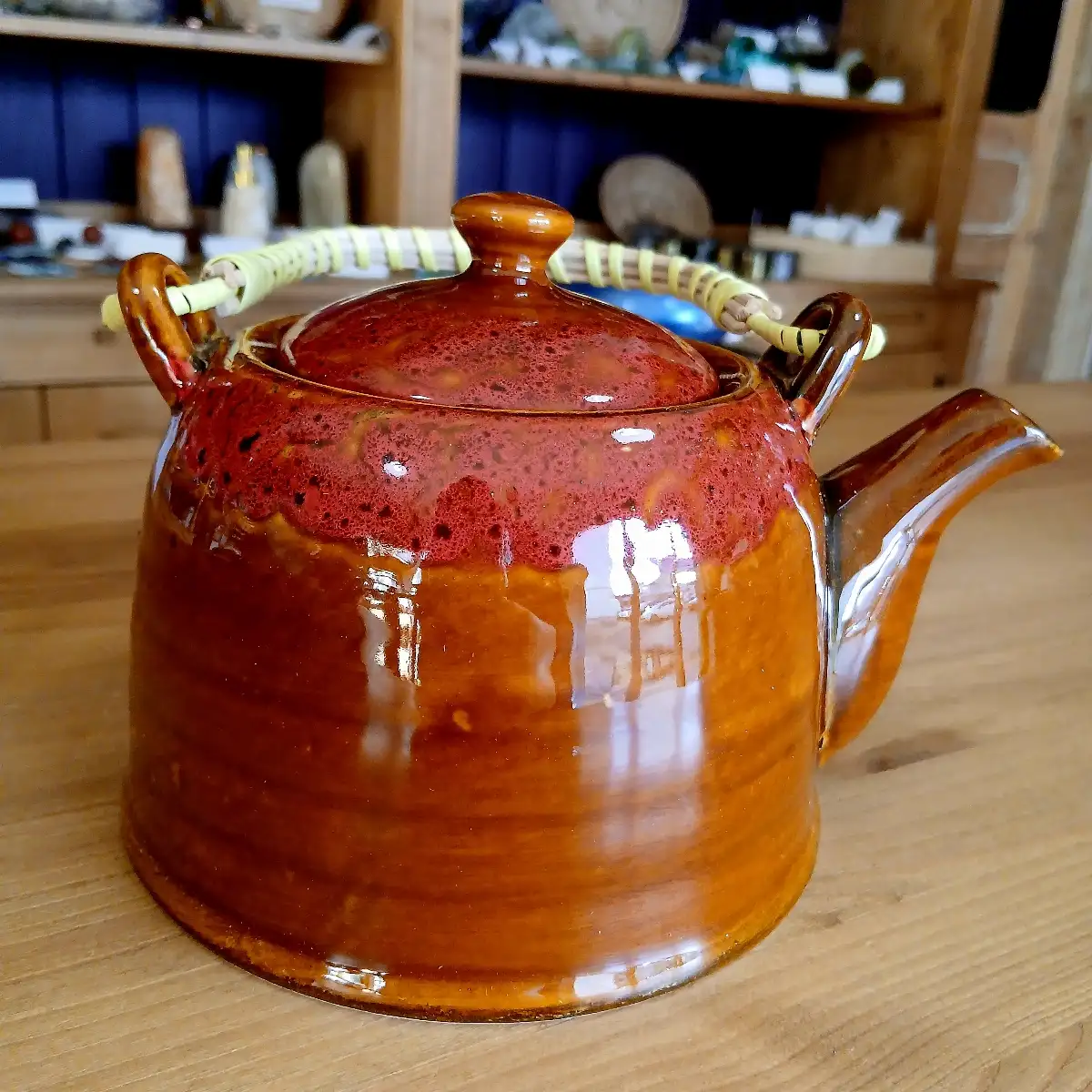 Théière en céramique couleur terre cuite