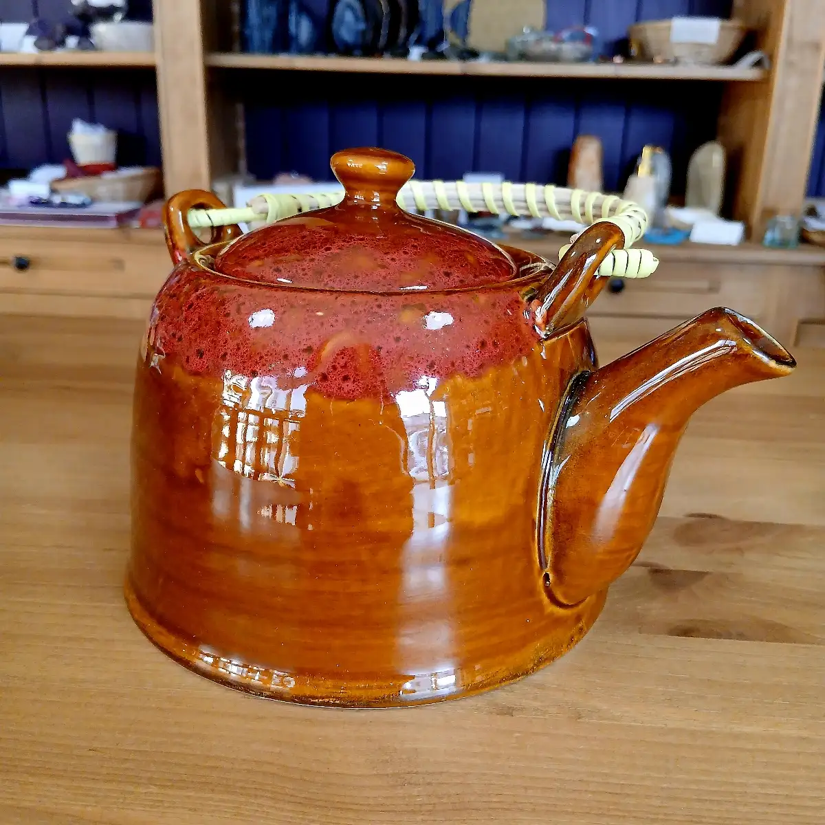 Théière en céramique couleur terre cuite