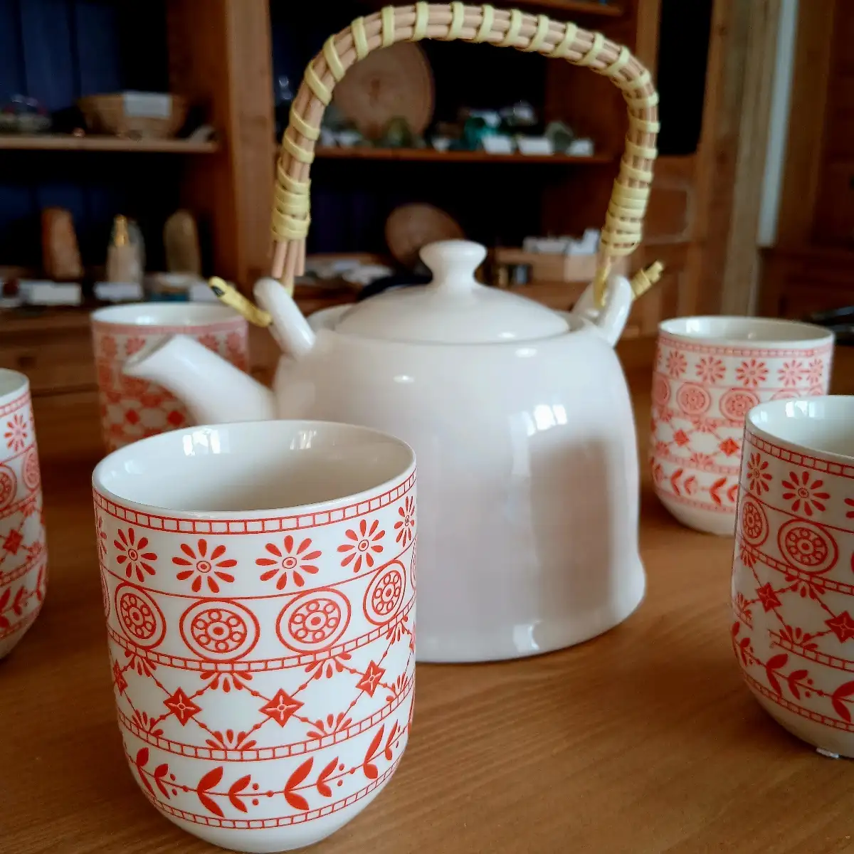 Coffret théière en céramique – 4 personnes avec 6 tasses assorties