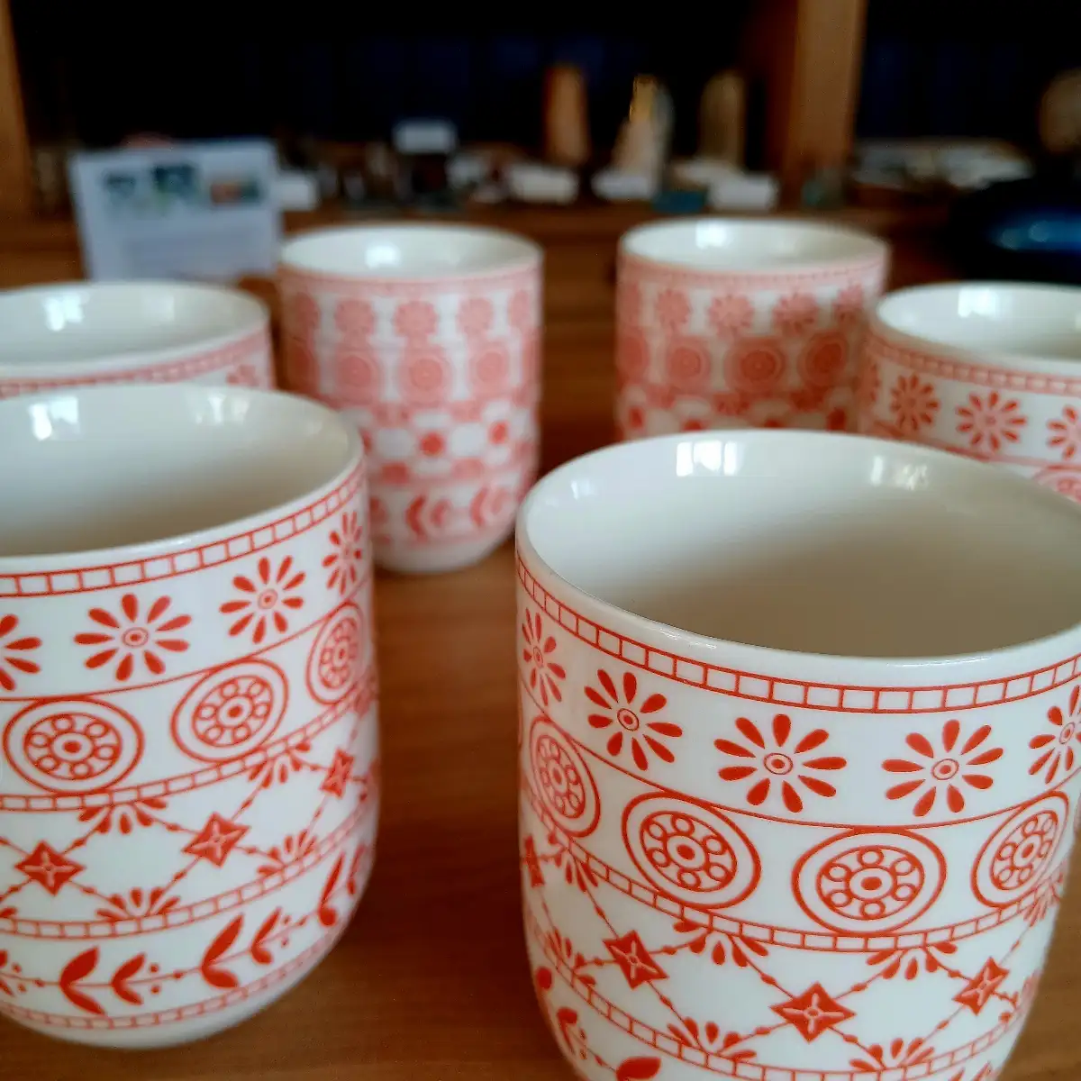 Coffret théière en céramique – 4 personnes avec 6 tasses assorties