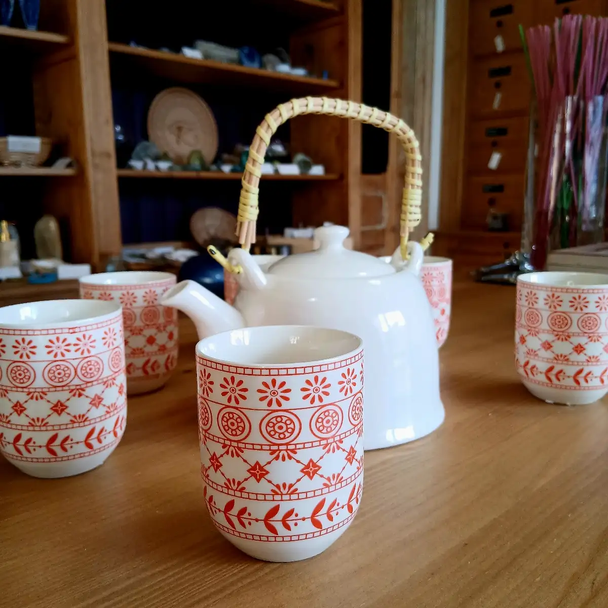 Coffret théière en céramique – 4 personnes avec 6 tasses assorties