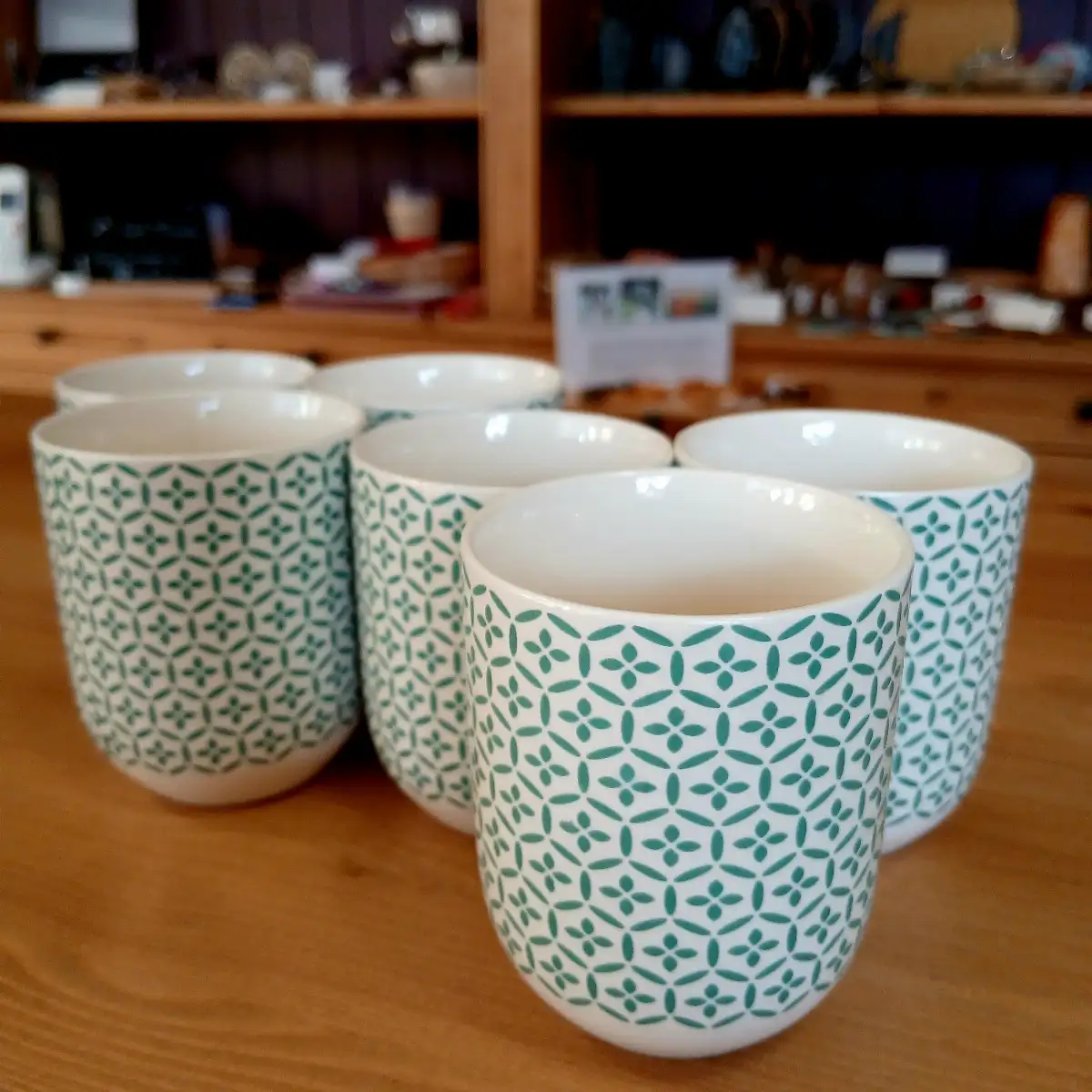 6 tasses en céramique à motif vert