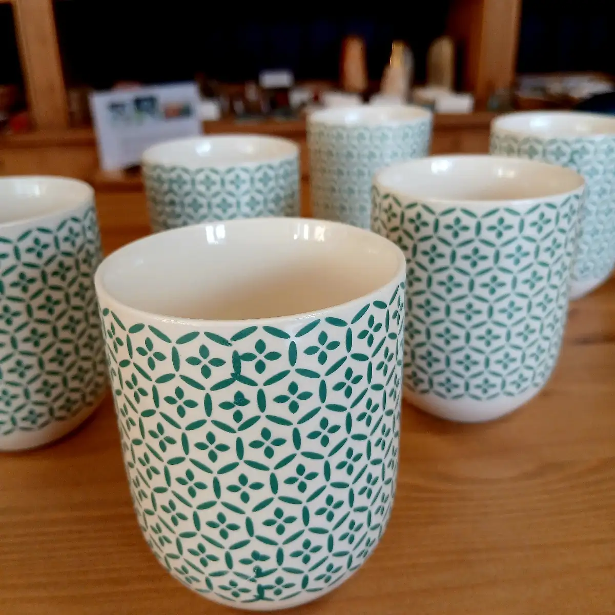 6 tasses en céramique à motif vert