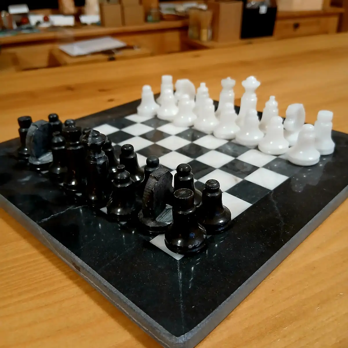 Jeu d'échecs en Onyx Blanc et Noir