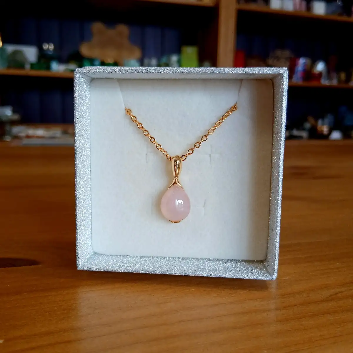Pendentif en Plaqué Or & Quartz Rose – Douceur & Harmonie