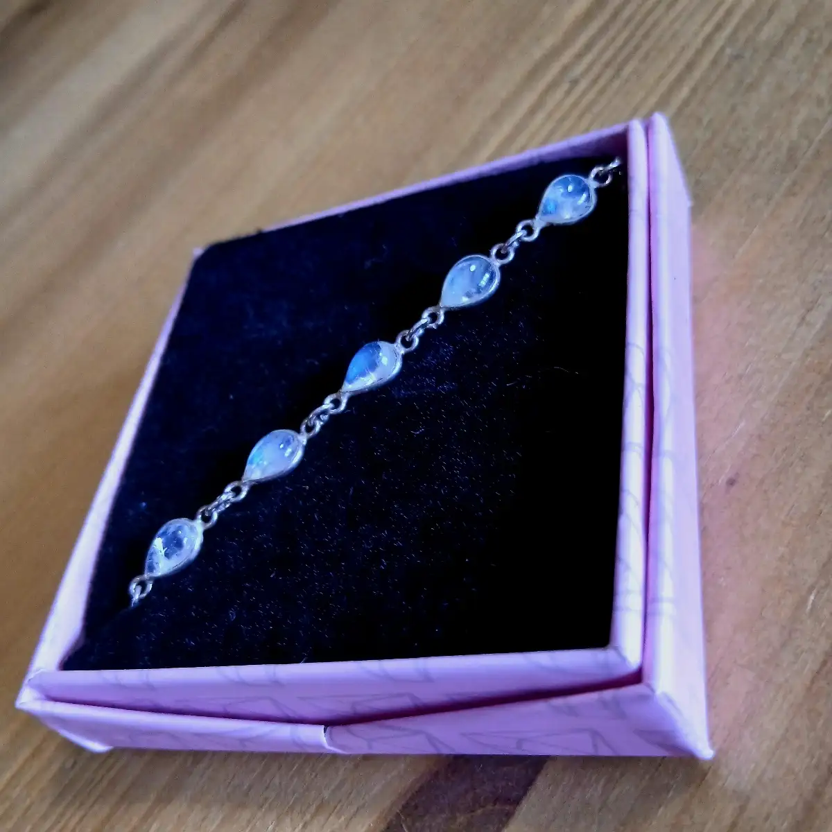 Bracelet en Pierre de Lune Arc-en-Ciel & Argent 925 – Intuition, Lumière & Féminité Sacrée