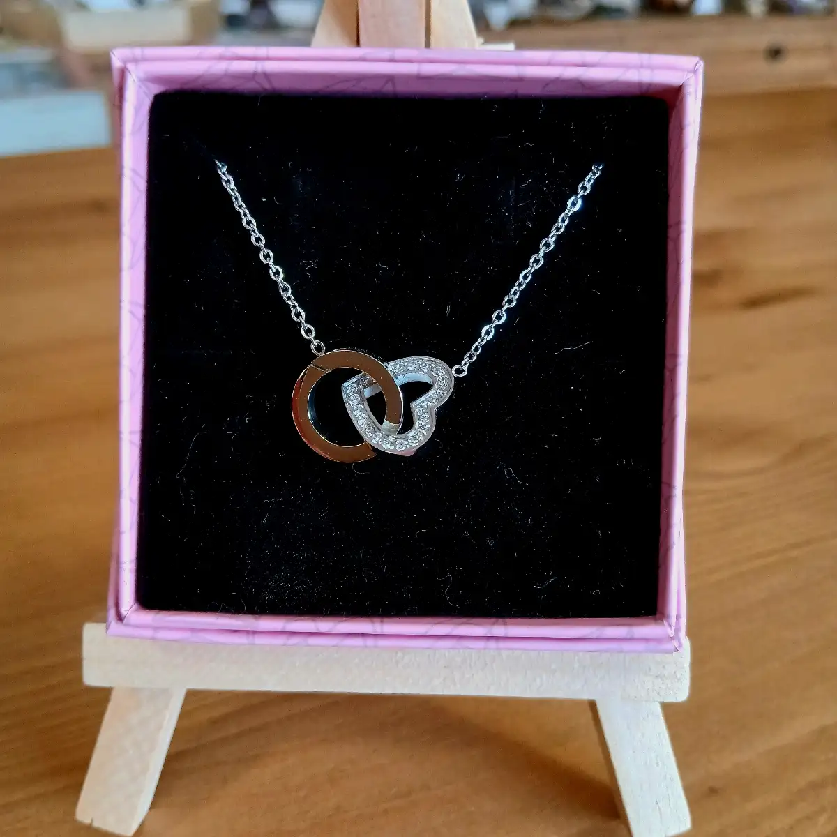 Collier Deux Cœurs Entrelacés – Argent & Finitions Cristal