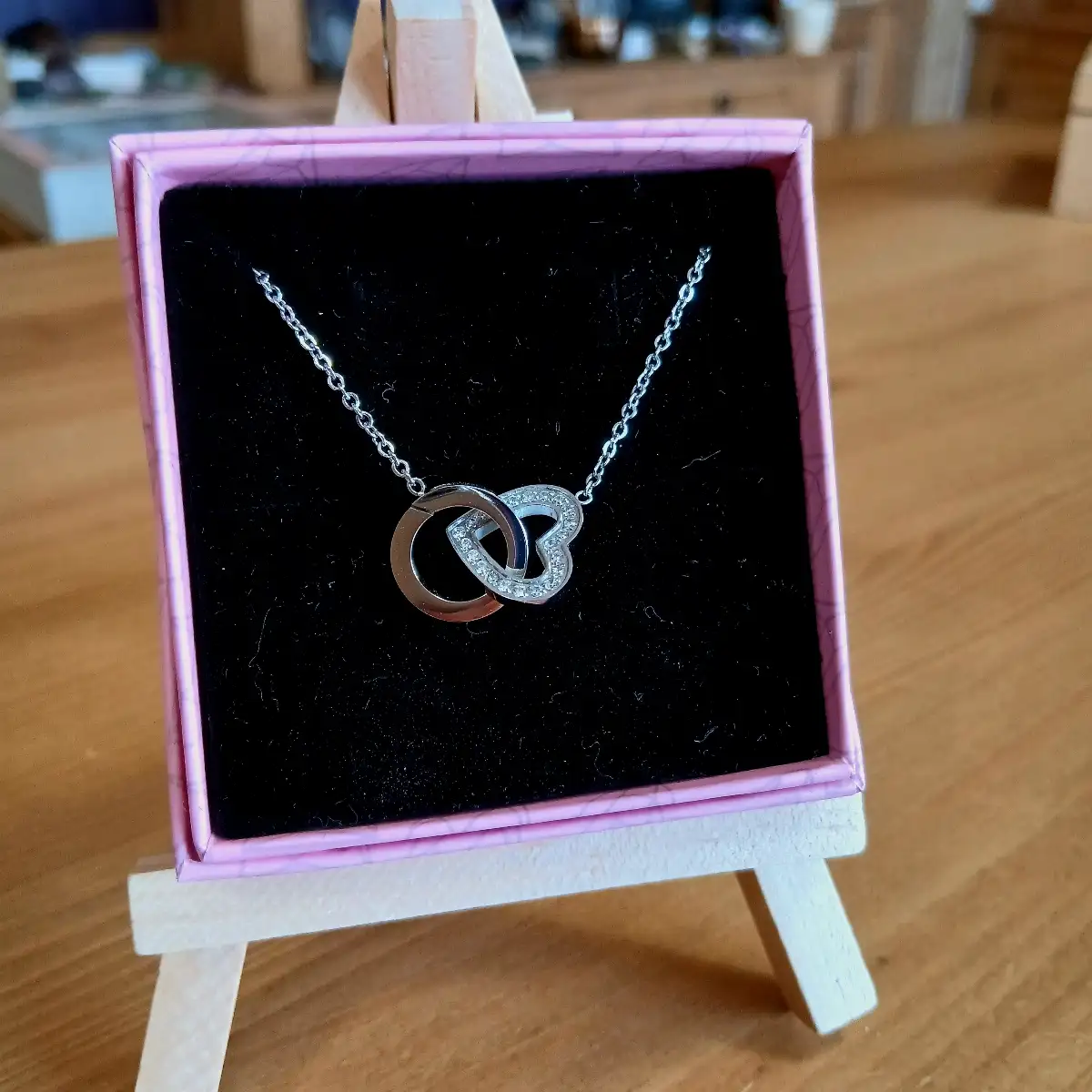 Collier Deux Cœurs Entrelacés – Argent & Finitions Cristal