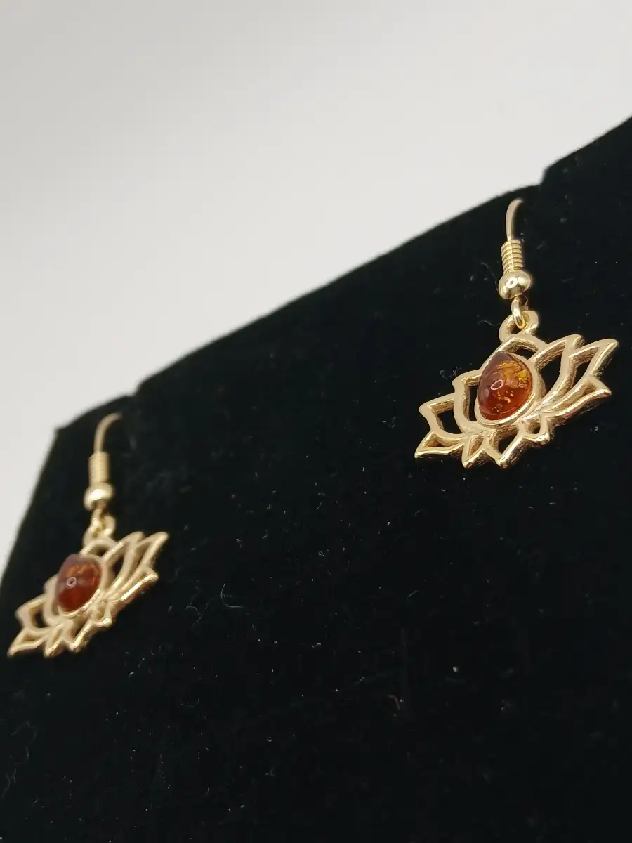 ✨ Boucles d’oreilles dorées – Ambre & Ginkgo