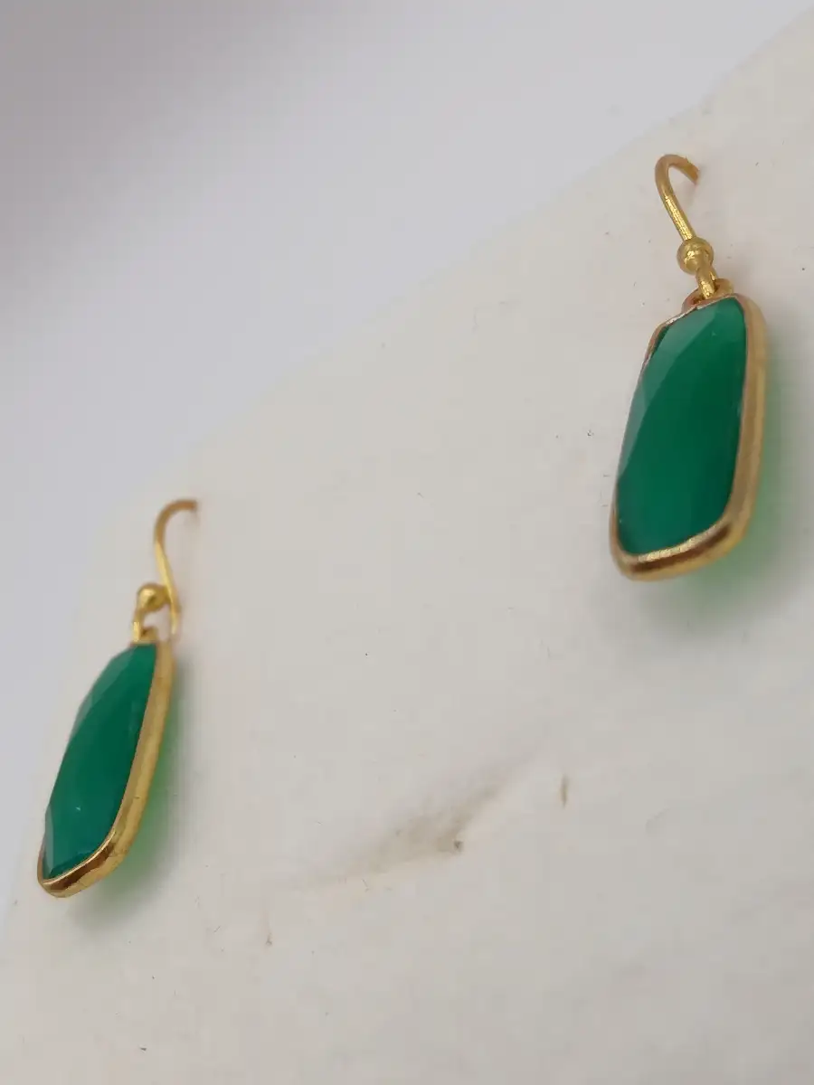 ✨ Boucles d’oreilles dorées & Émeraude – Amour & renouveau