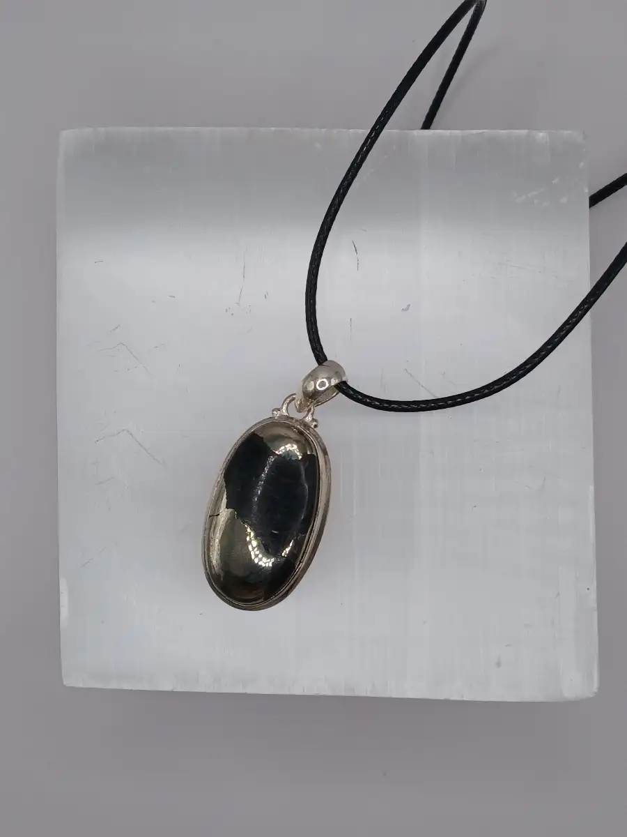 ✨ Pendentif Pyrite – Argent 925 AA & Lacet cuir  Protection & force intérieure
