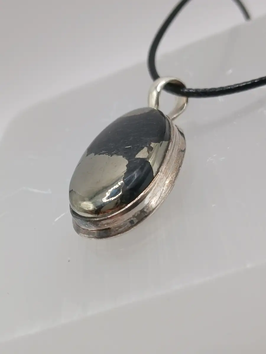 ✨ Pendentif Pyrite – Argent 925 AA & Lacet cuir  Protection & force intérieure