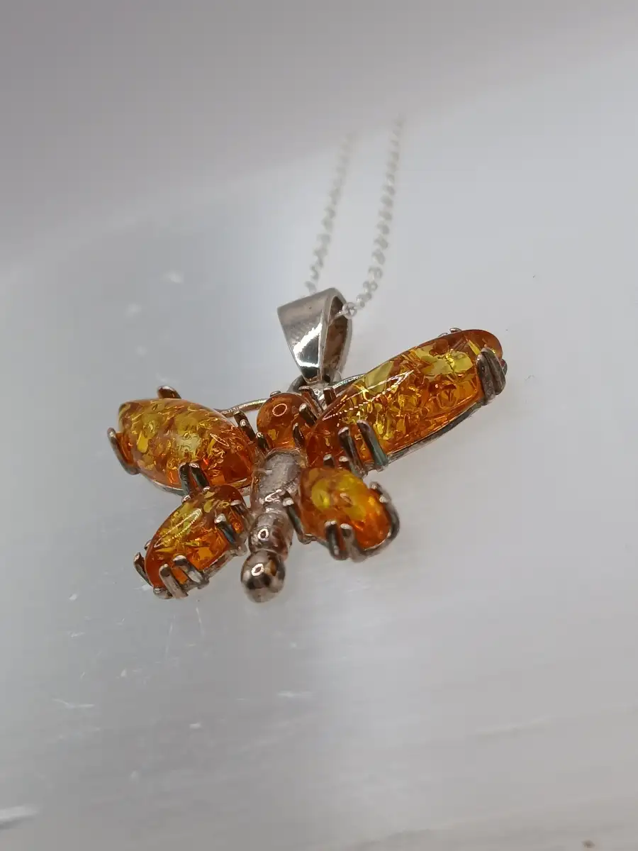 Pendentif Papillon en Ambre – Argent