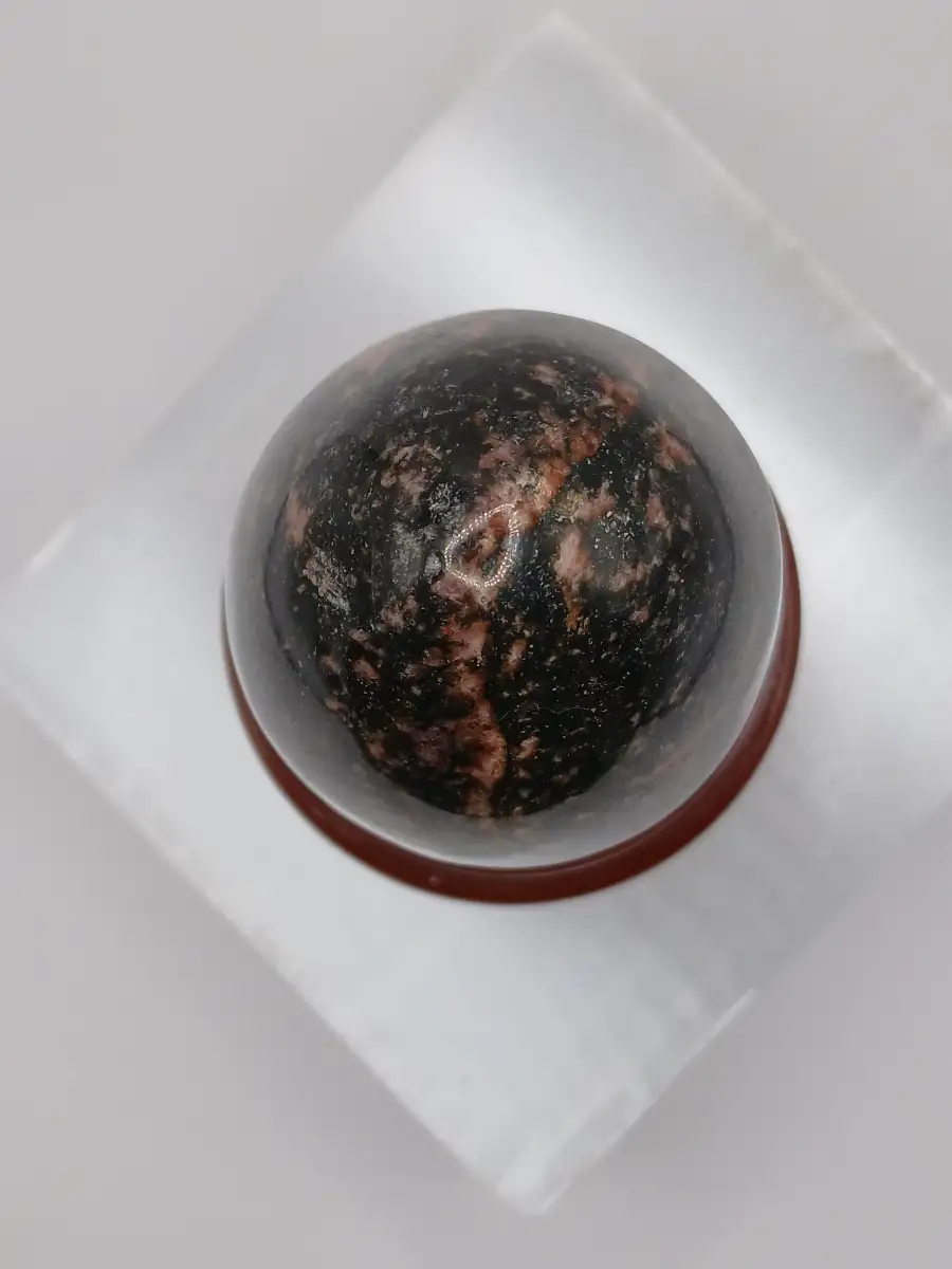 Œuf en Rhodonite – Ancrage & guérison émotionnelle