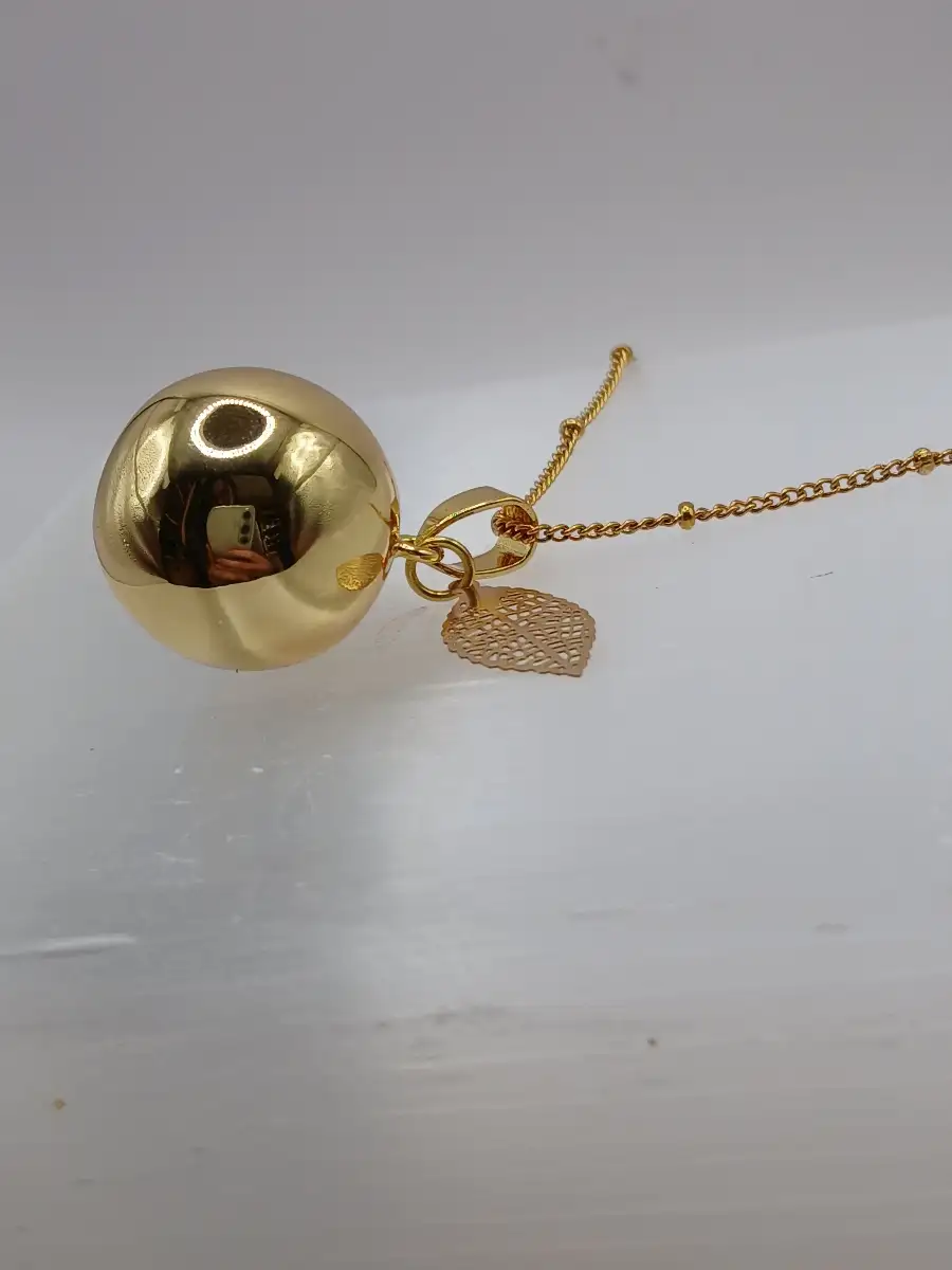 Collier Bola de grossesse – Douceur & lien précieux copie